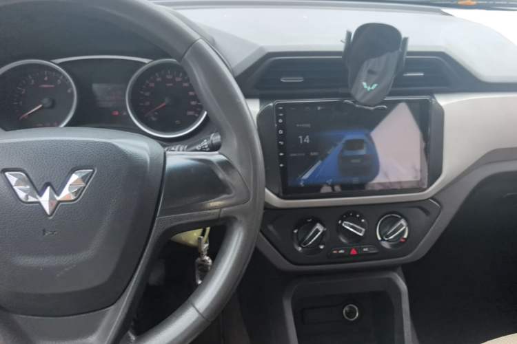 Used Wuling Hongguang 2018 1.5L S Standard Version L2B Center Console