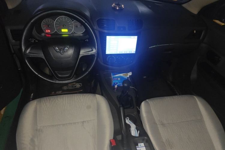 Used Wuling Hongguang 2018 1.5L Classic S Base Model Center Console