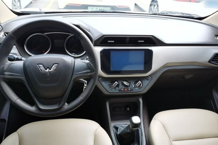 Used Wuling Hongguang 2018 1.5L S Comfort Model L2B Center Console
