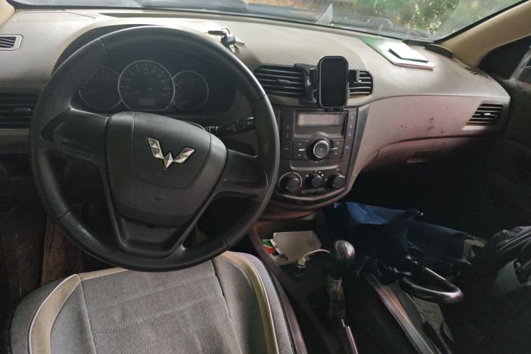 Used Wuling Hongguang 2018 1.5L Classic S Base Model Center Console