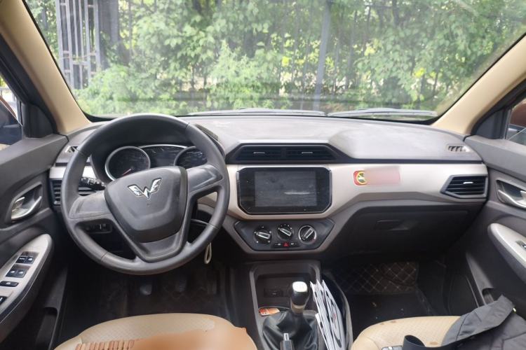 Used Wuling Hongguang 2018 1.5L S Comfort Model L2B Center Console