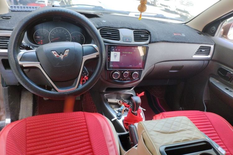 Used Wuling Hongguang 2018 1.5L Classic S Base Model Center Console