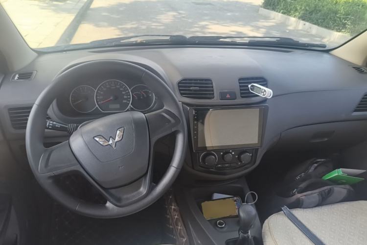 Used Wuling Hongguang 2018 1.2L Classic S Base Model Center Console