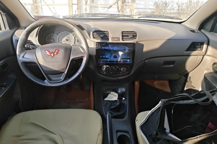 Used Wuling Hongguang 2018 1.5L Classic S Base Model Center Console
