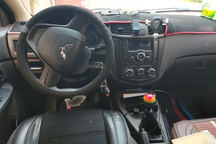 Used Wuling Hongguang 2018 1.5L S Standard Version L2B Center Console