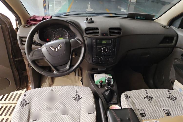 Used Wuling Hongguang 2018 1.2L Classic S Base Model Center Console