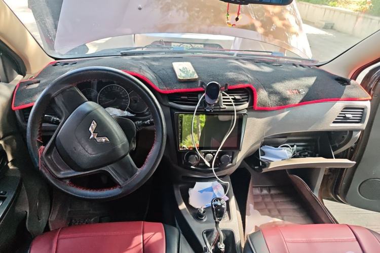 Used Wuling Hongguang 2018 1.5L Classic S Base Model Center Console