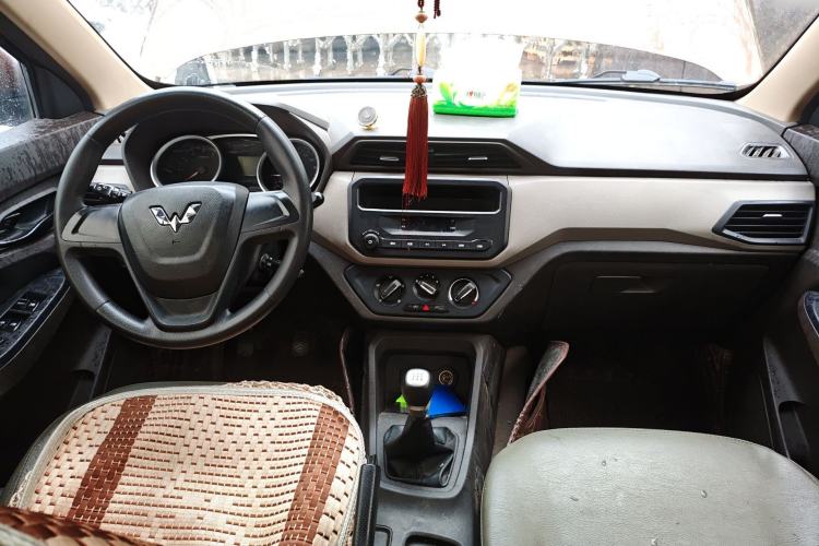 Used Wuling Hongguang 2018 1.5L S Standard Version L2B Center Console