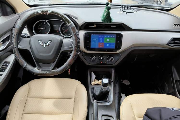 Used Wuling Hongguang 2018 1.5L S Comfort Model L2B Center Console