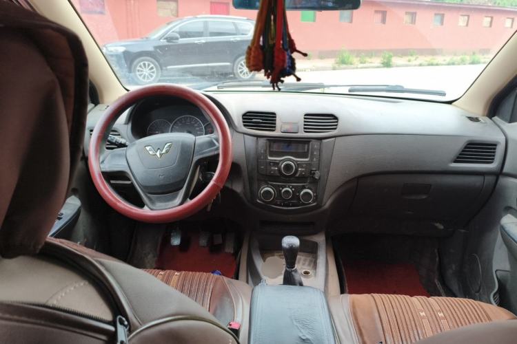 Used Wuling Hongguang 2018 1.5L S Standard Version L2B Center Console