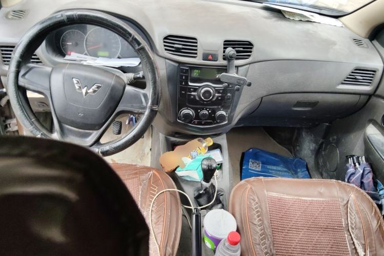 Used Wuling Hongguang 2018 1.2L Classic S Base Model Center Console