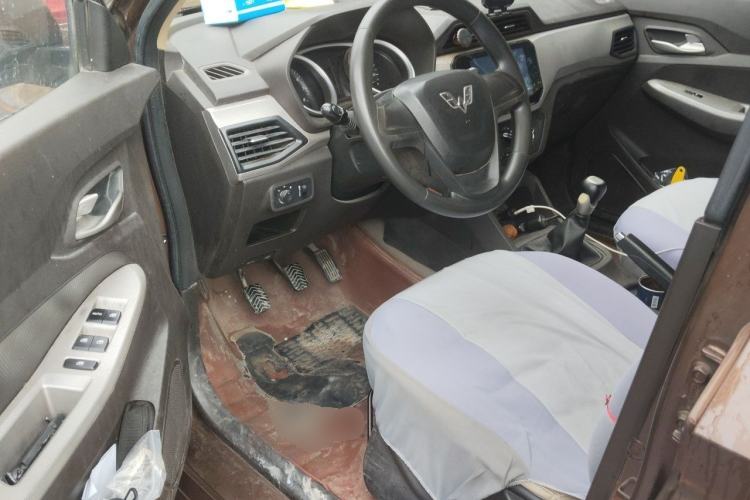 Used Wuling Hongguang 2018 1.5L S Comfort Model L2B Driver Seat