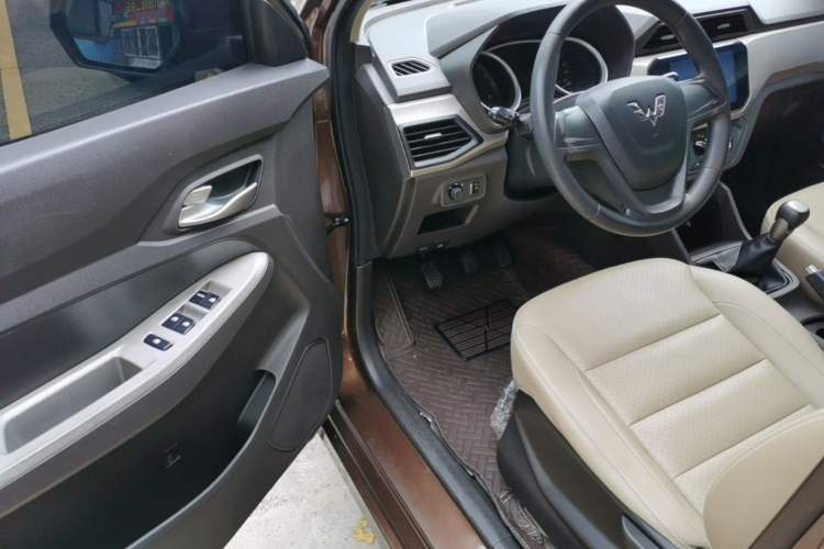Used Wuling Hongguang 2018 1.5L S Comfort Model L2B Driver Seat