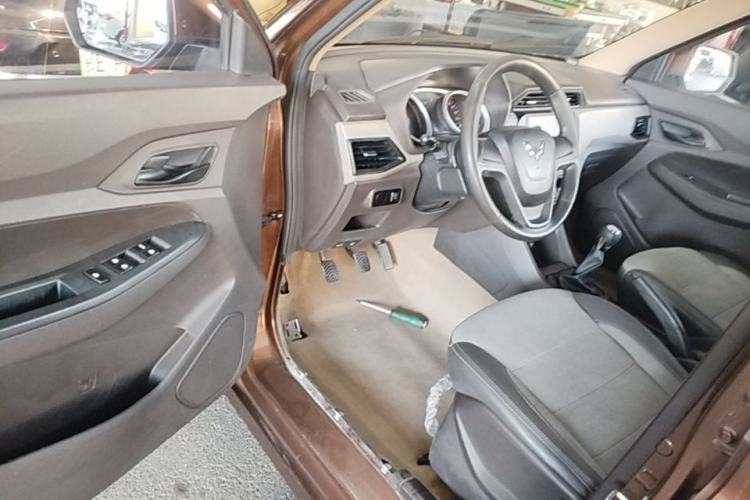 Used Wuling Hongguang 2018 1.5L S Standard Version L2B Driver Seat