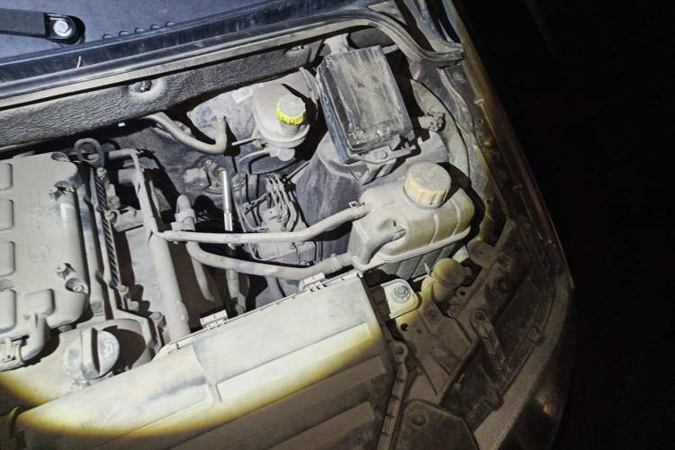 Used Wuling Hongguang 2018 1.5L Classic S Standard Model Engine Bay Left