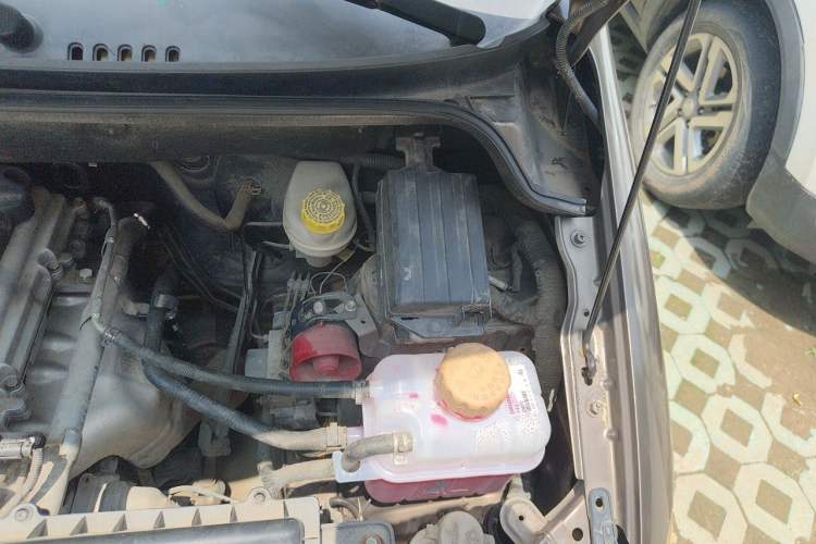 Used Wuling Hongguang 2018 1.5L Classic S Standard Model Engine Bay Left