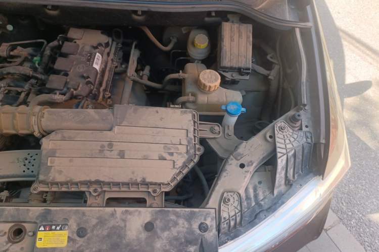 Used Wuling Hongguang 2018 1.5L S Comfort Model L2B Engine Bay Left