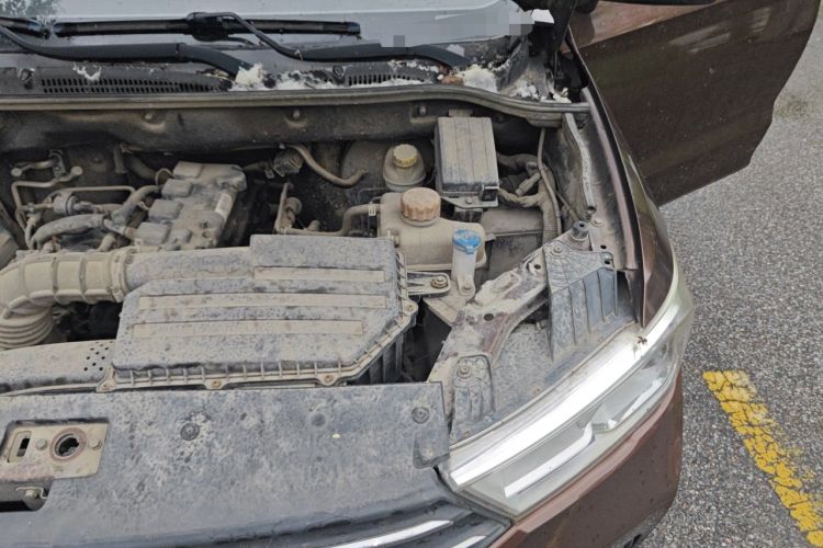 Used Wuling Hongguang 2018 1.5L S Comfort Model L2B Engine Bay Left