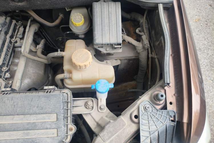 Used Wuling Hongguang 2018 1.5L S Comfort Model L2B Engine Bay Left