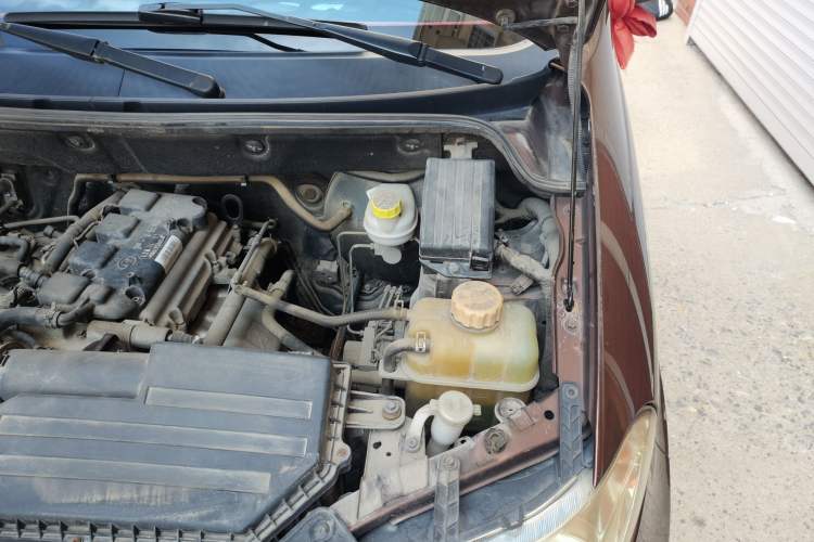 Used Wuling Hongguang 2018 1.5L S Standard Version L2B Engine Bay Left