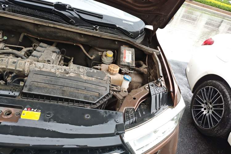 Used Wuling Hongguang 2018 1.5L S Standard Version L2B Engine Bay Left