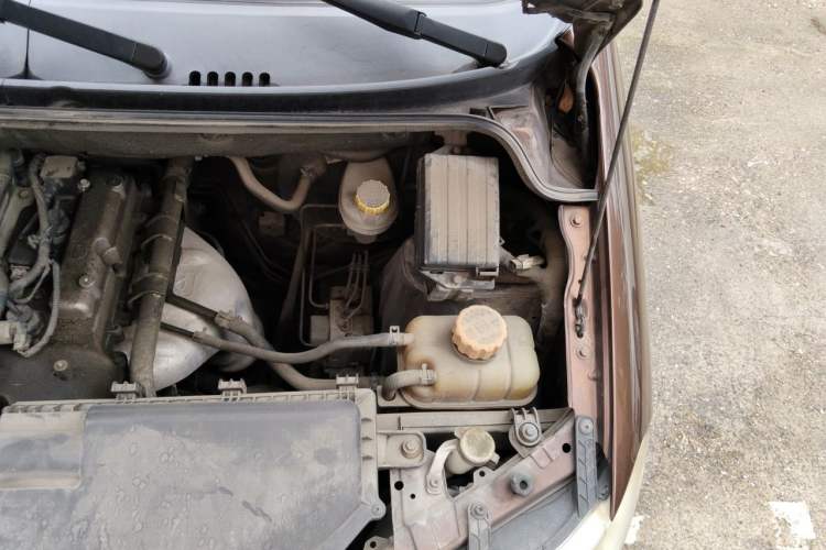 Used Wuling Hongguang 2018 1.2L Classic S Base Model Engine Bay Left