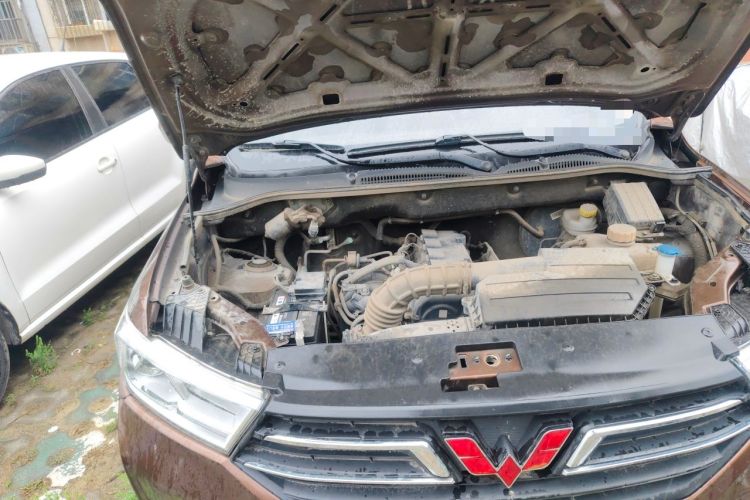 Used Wuling Hongguang 2018 1.5L S Standard Version L2B Engine Bay Right