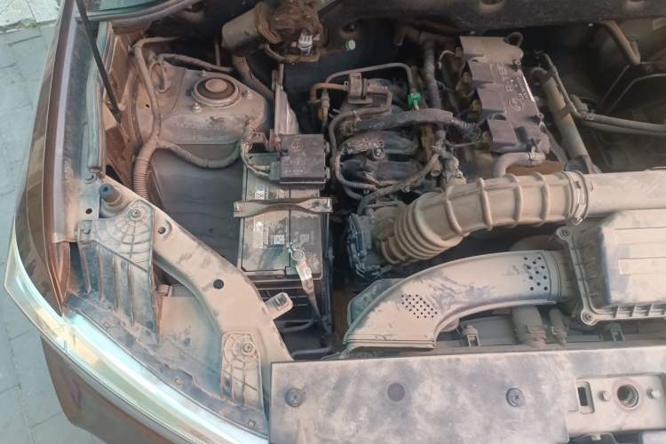 Used Wuling Hongguang 2018 1.5L S Comfort Model L2B Engine Bay Right