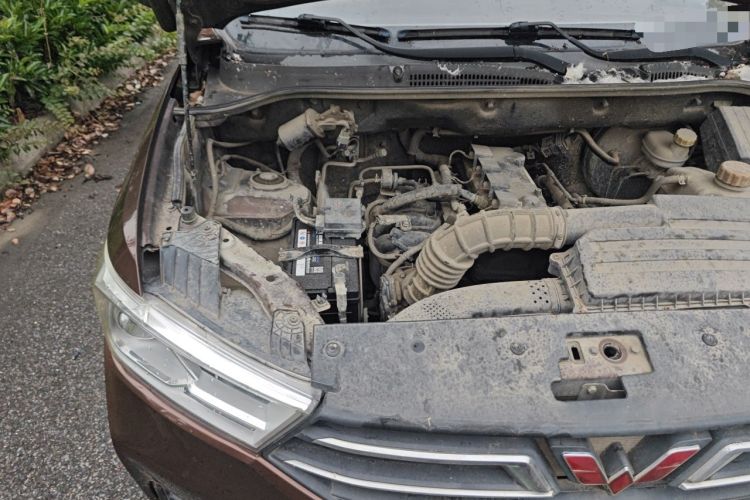 Used Wuling Hongguang 2018 1.5L S Comfort Model L2B Engine Bay Right