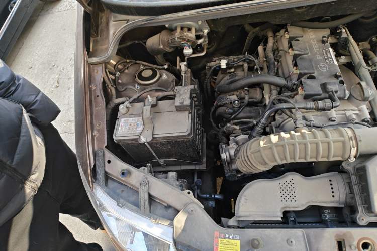 Used Wuling Hongguang 2018 1.5L Classic S Base Model Engine Bay Right