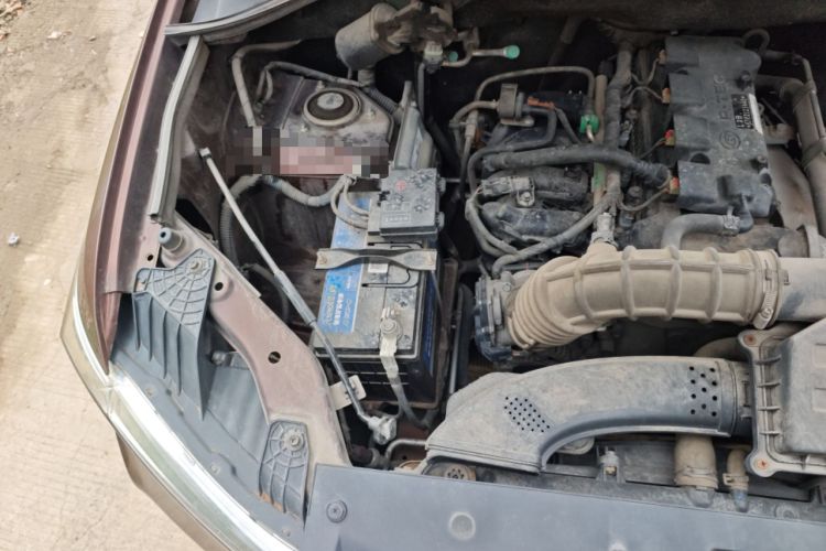 Used Wuling Hongguang 2018 1.5L S Comfort Model L2B Engine Bay Right