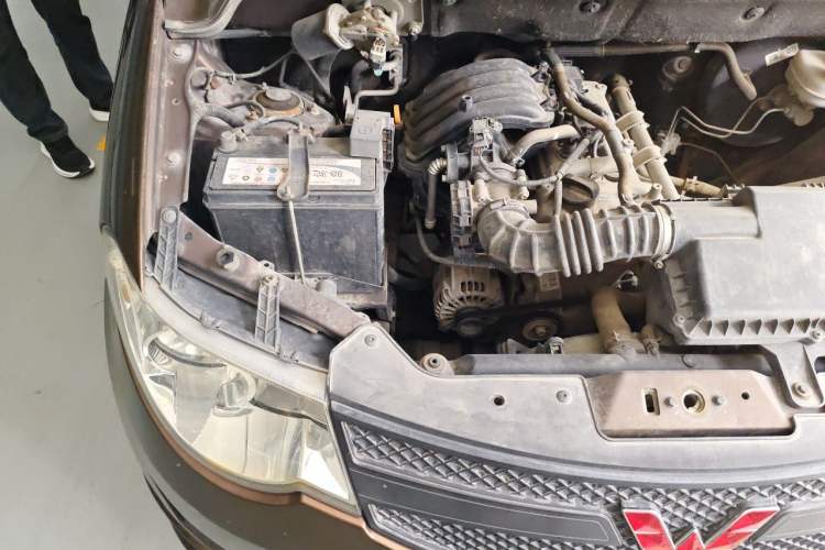 Used Wuling Hongguang 2018 1.2L Classic S Base Model Engine Bay Right