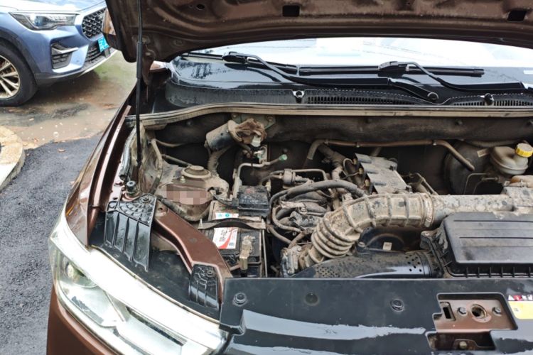 Used Wuling Hongguang 2018 1.5L S Standard Version L2B Engine Bay Right