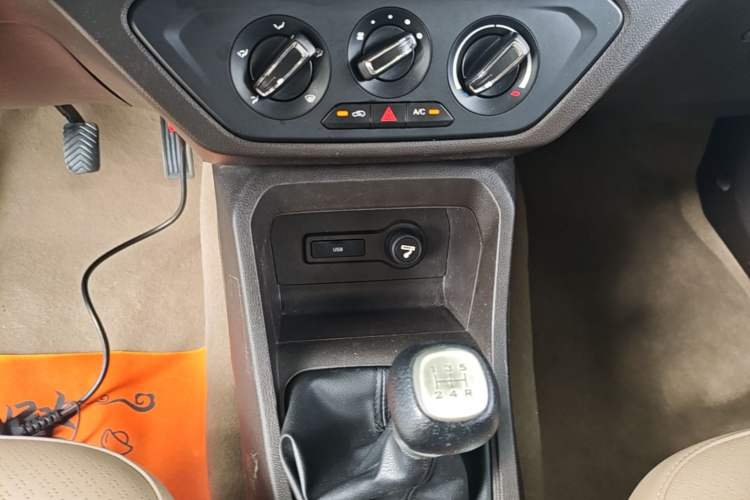 Used Wuling Hongguang 2018 1.5L S Comfort Model L2B Gear Lever