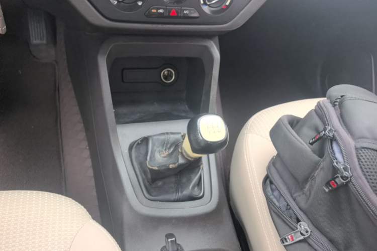 Used Wuling Hongguang 2018 1.5L S Standard Version L2B Gear Lever