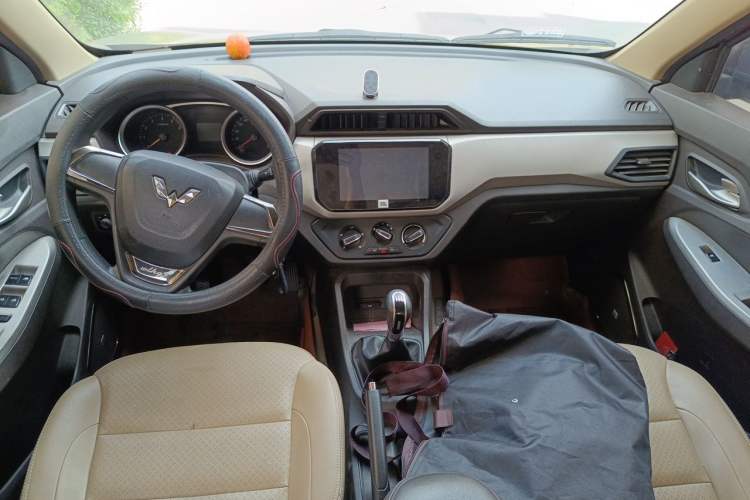 Used Wuling Hongguang 2018 1.5L S Comfort Model L2B Interior 2