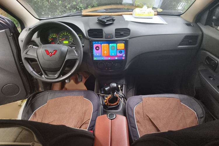 Used Wuling Hongguang 2018 1.5L Classic S Base Model Interior 2