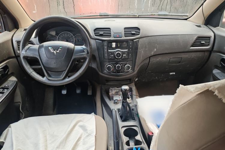 Used Wuling Hongguang 2018 1.5L Classic S Standard Model Interior 2