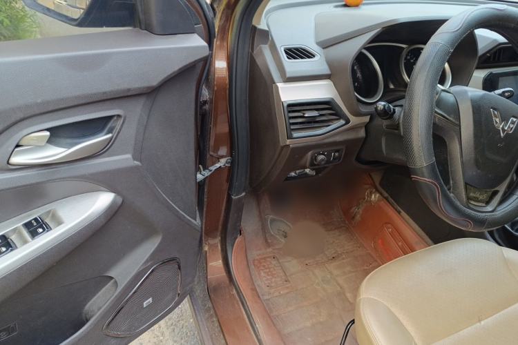 Used Wuling Hongguang 2018 1.5L S Comfort Model L2B Interior 3