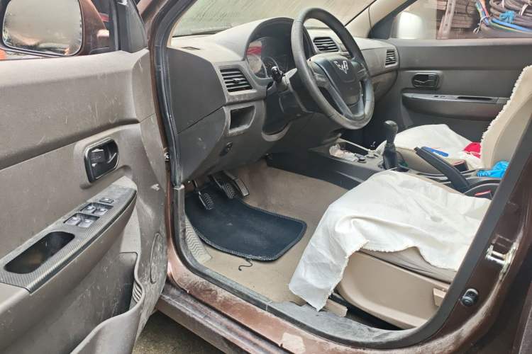 Used Wuling Hongguang 2018 1.5L Classic S Standard Model Interior 3
