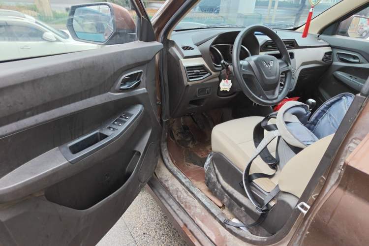 Used Wuling Hongguang 2018 1.5L S Standard Version L2B Interior 3