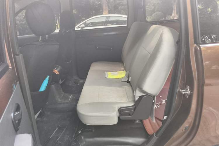 Used Wuling Hongguang 2018 1.5L Classic S Base Model Interior 4