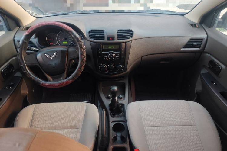 Used Wuling Hongguang 2018 1.5L Classic S Base Model Interior 4