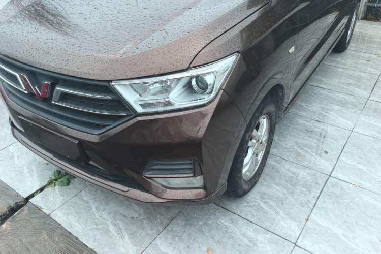 Used Wuling Hongguang 2018 1.5L S Standard Version L2B Left Front Headlight