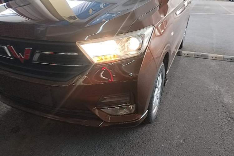 Used Wuling Hongguang 2018 1.5L S Standard Version L2B Left Front Headlight