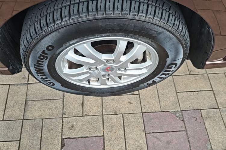 Used Wuling Hongguang 2018 1.5L S Comfort Model L2B Left Front Wheel Hub