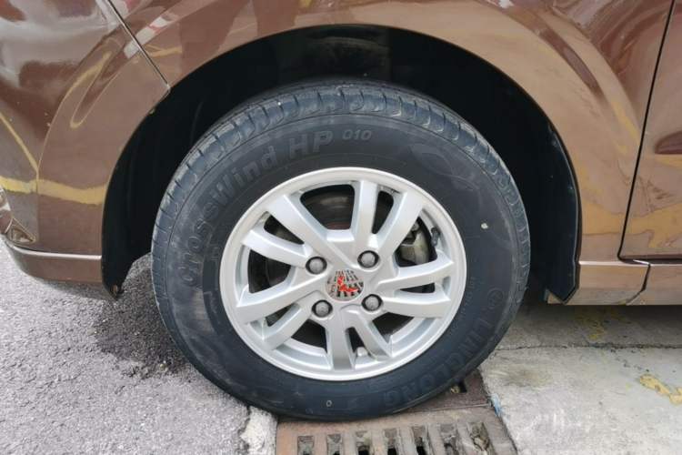 Used Wuling Hongguang 2018 1.5L S Comfort Model L2B Left Front Wheel Hub