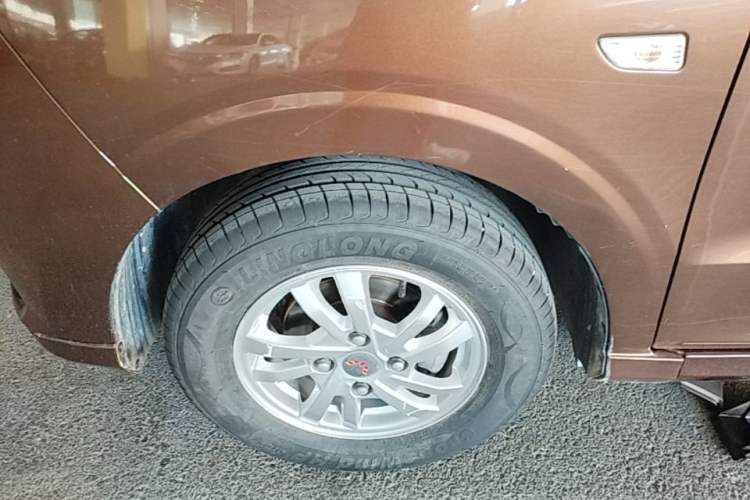 Used Wuling Hongguang 2018 1.5L S Standard Version L2B Left Front Wheel Hub