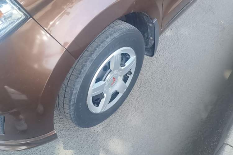 Used Wuling Hongguang 2018 1.2L Classic S Base Model Left Front Wheel Hub