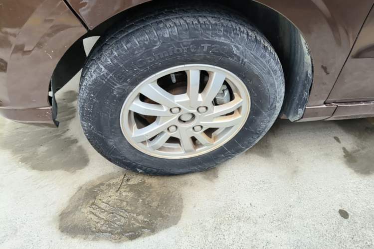 Used Wuling Hongguang 2018 1.5L S Comfort Model L2B Left Front Wheel Hub
